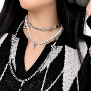 SPIKES YOU PEARLS NECKLACE